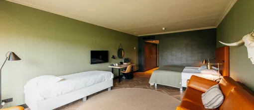 3-persons room bed