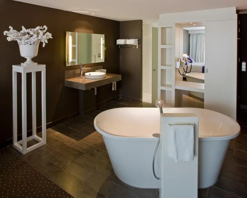 Comfortkamer met bad en douche Van der Valk hotel Apeldoorn - de Cantharel
