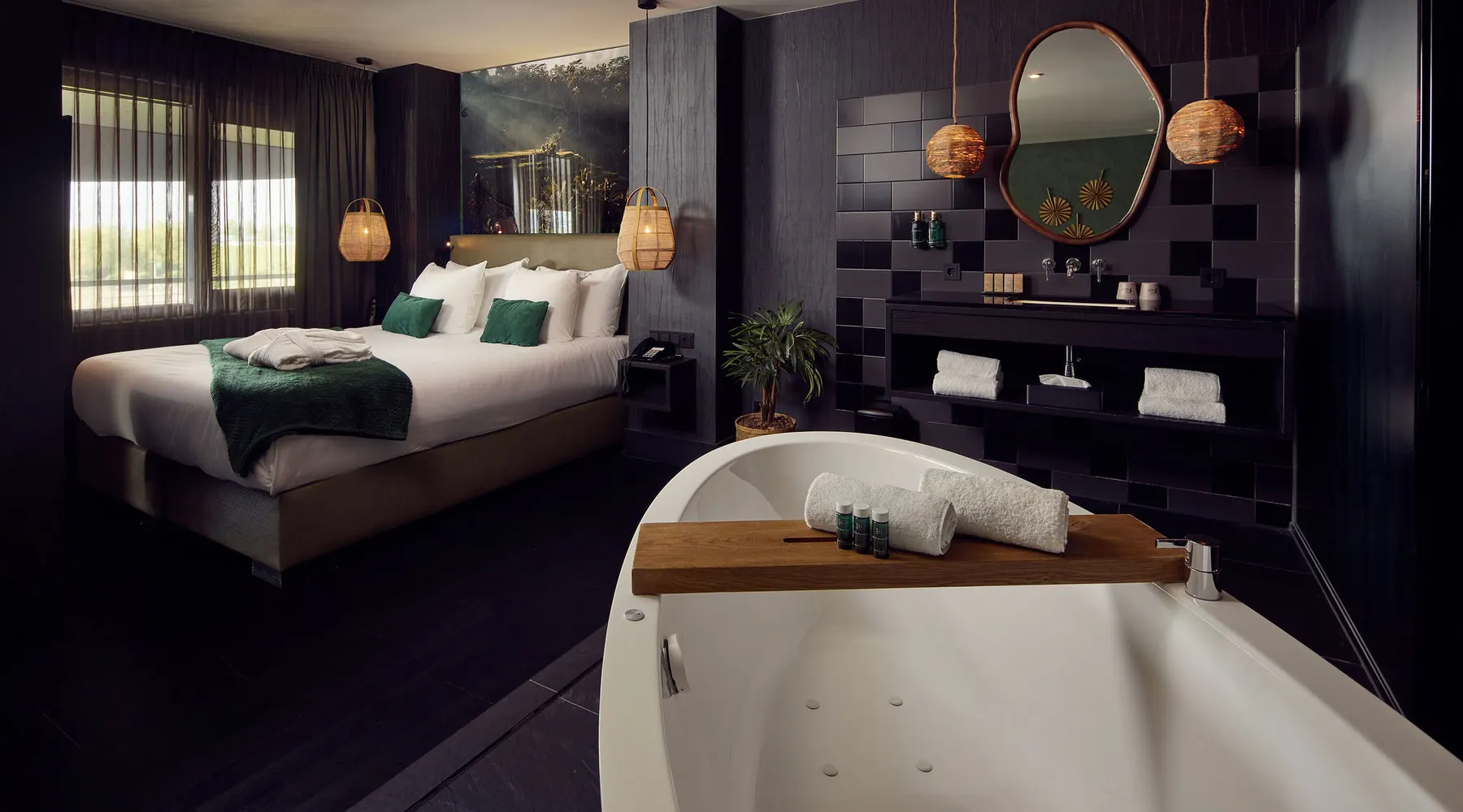Oriental Suite Hotel Breukelen luxe kingsizebed bubble bath enjoy