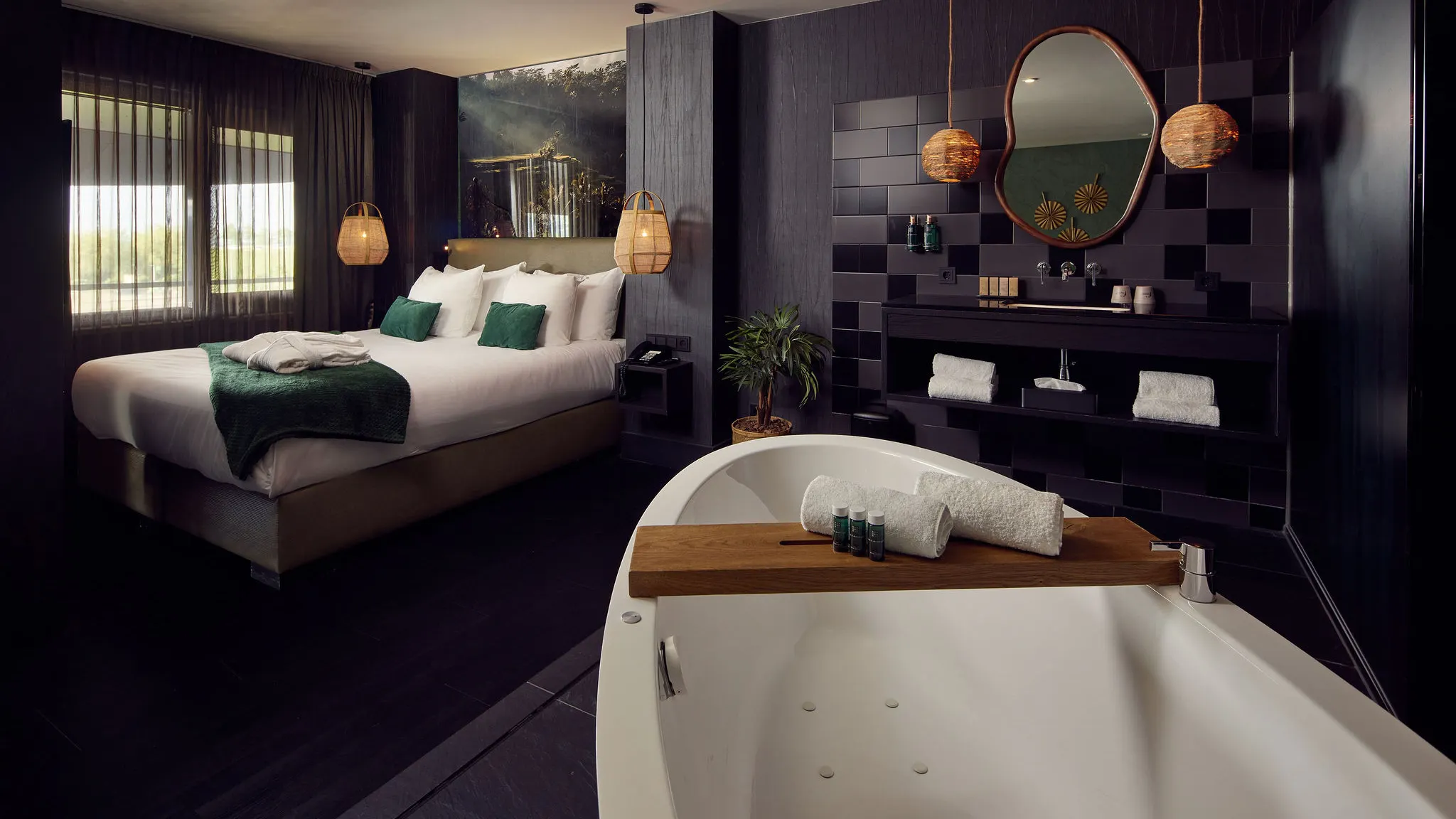 Oriental Suite Hotel Breukelen luxe kingsizebed bubble bath enjoy