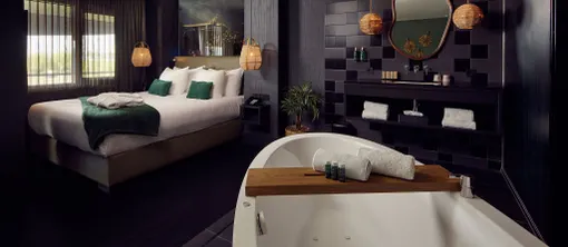 Oriental Suite Hotel Breukelen luxe kingsizebed bubble bath enjoy