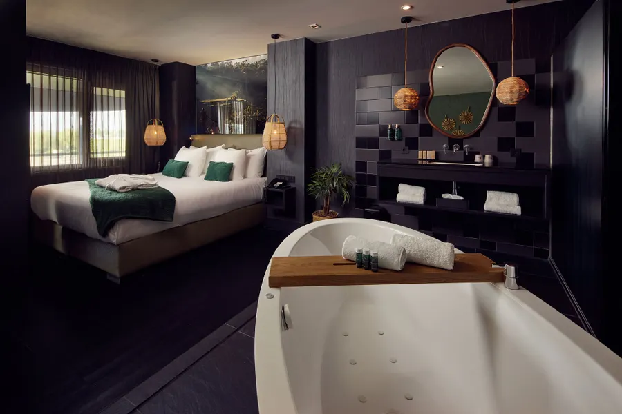 Oriental Suite Hotel Breukelen luxe kingsizebed bubble bath enjoy