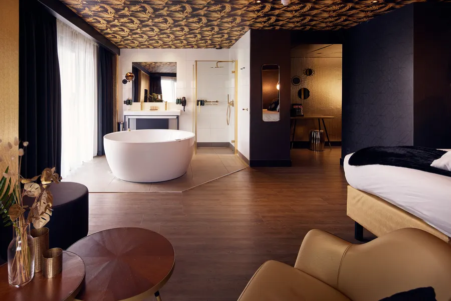 Golden suite badkamer