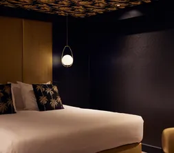 Golden suite bed close