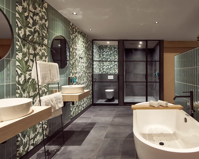 Garden suite bathroom