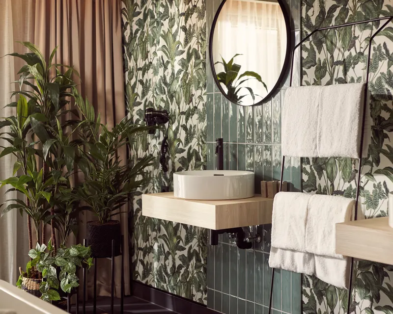 Garden suite bathroom