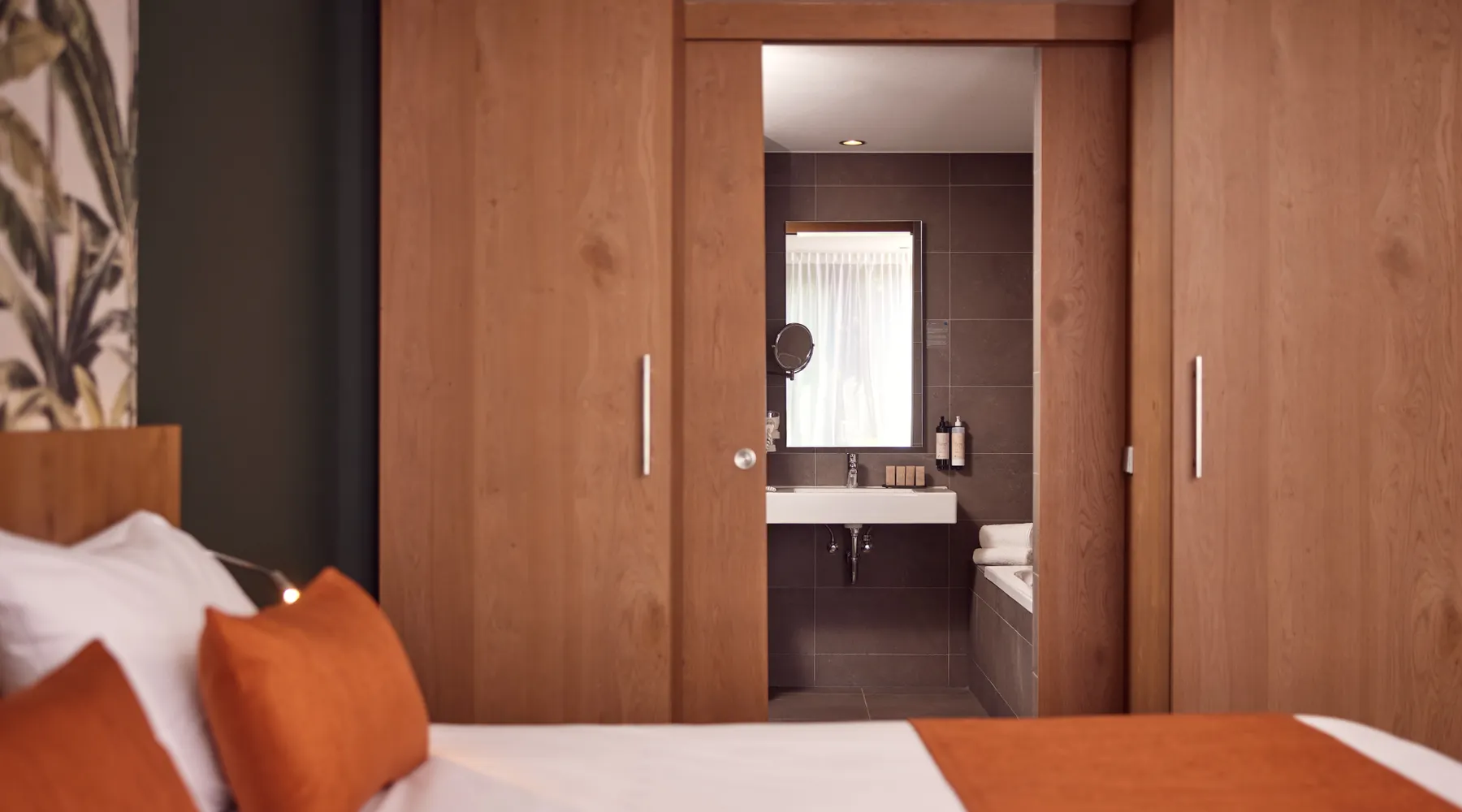 Deluxe room Hotel Breukelen Luxe room Bed Enjoy