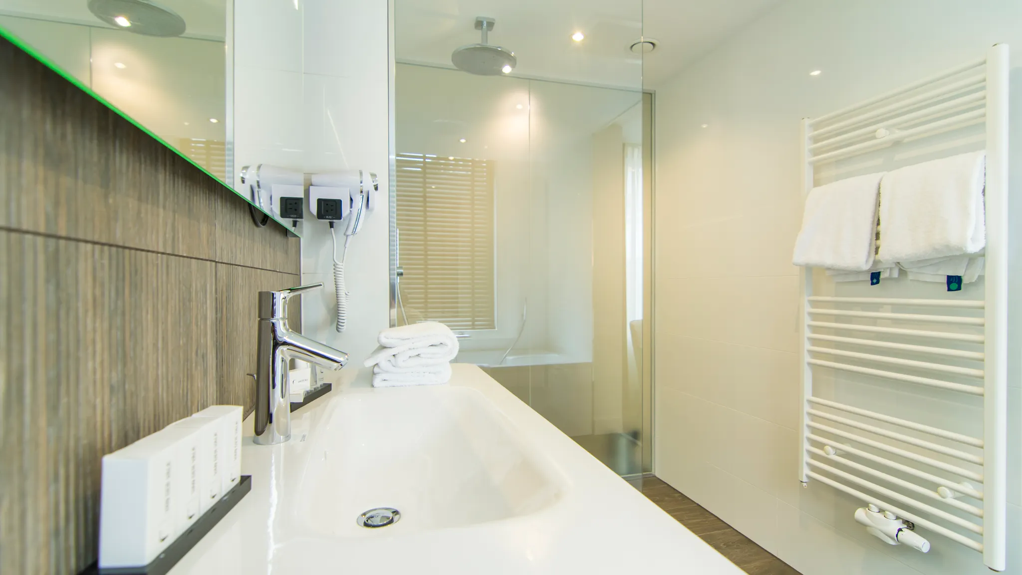 Comfort hotel room with jacuzzi