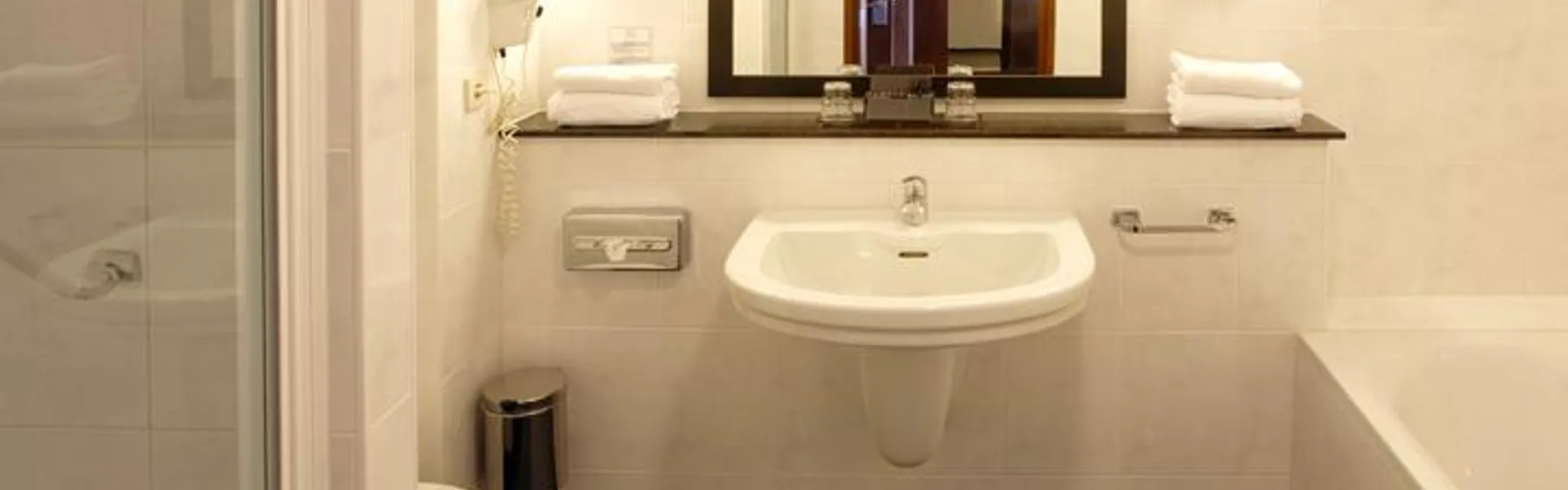 Luxury Family room bathroom Hotel Volendam