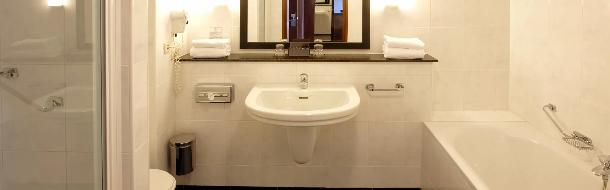 Luxury Triple bathroom Hotel Volendam