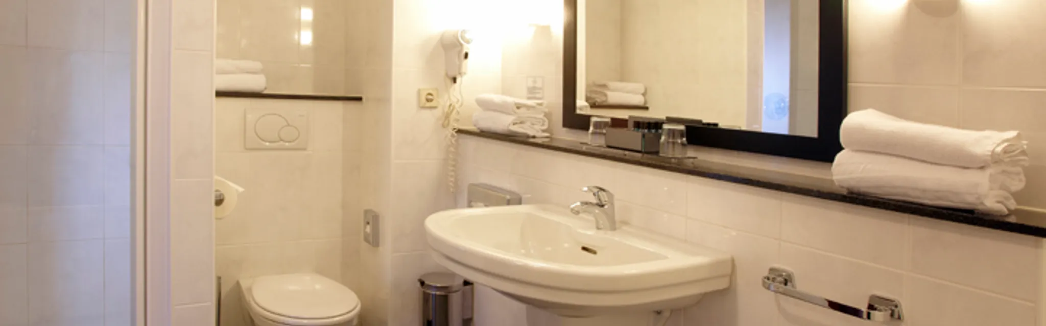 Luxury Triple bathroom Hotel Volendam