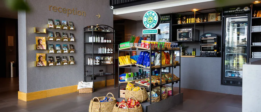 24 mini market - Moes de Pom