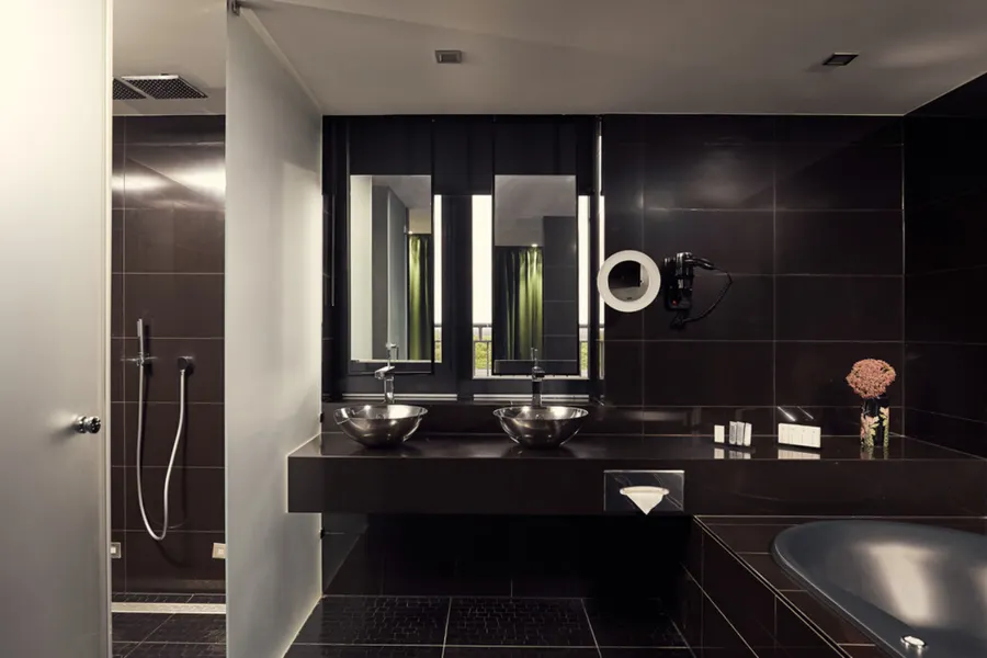 Penthouse Ebony Bathroom