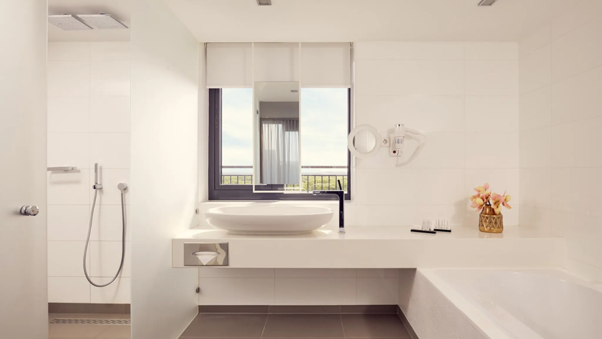 Penthouse Ivory Bathroom
