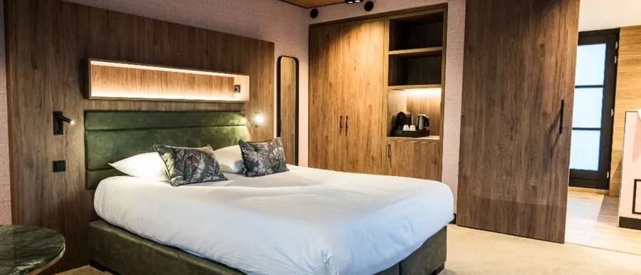 200 rooms, suites and apartments in various luxury categories