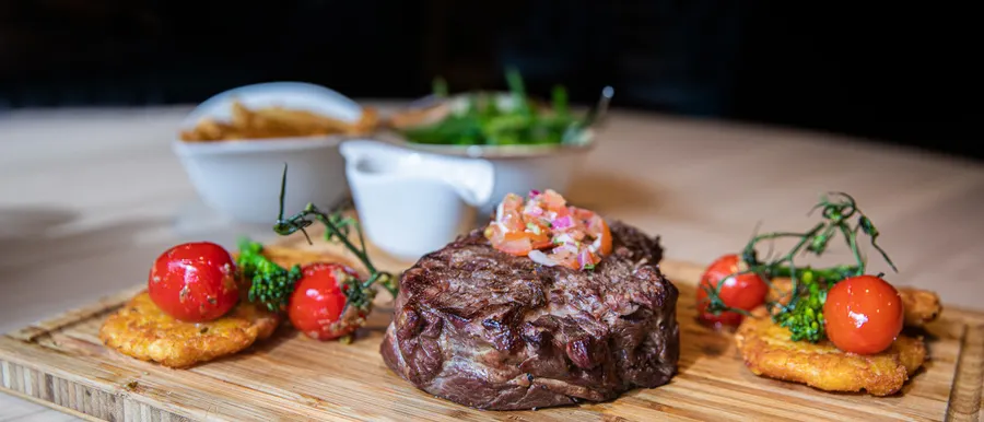 menu avec des plats de viande