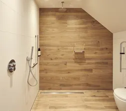 disabled deluxe room with whirlpool
