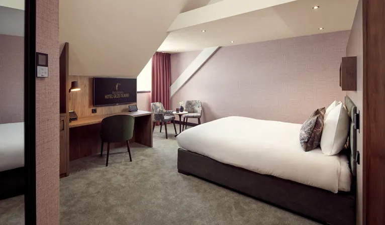 disabled deluxe room with whirlpool