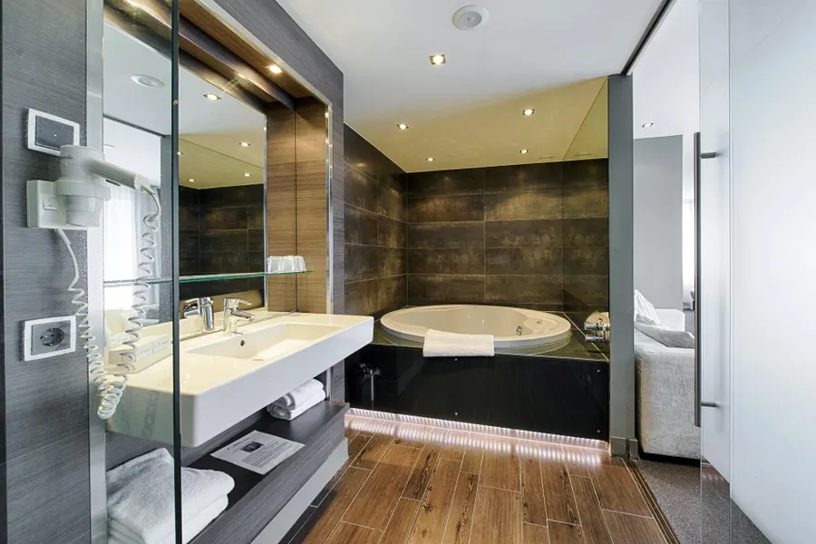 kamer met grote jacuzzi breda tilburg