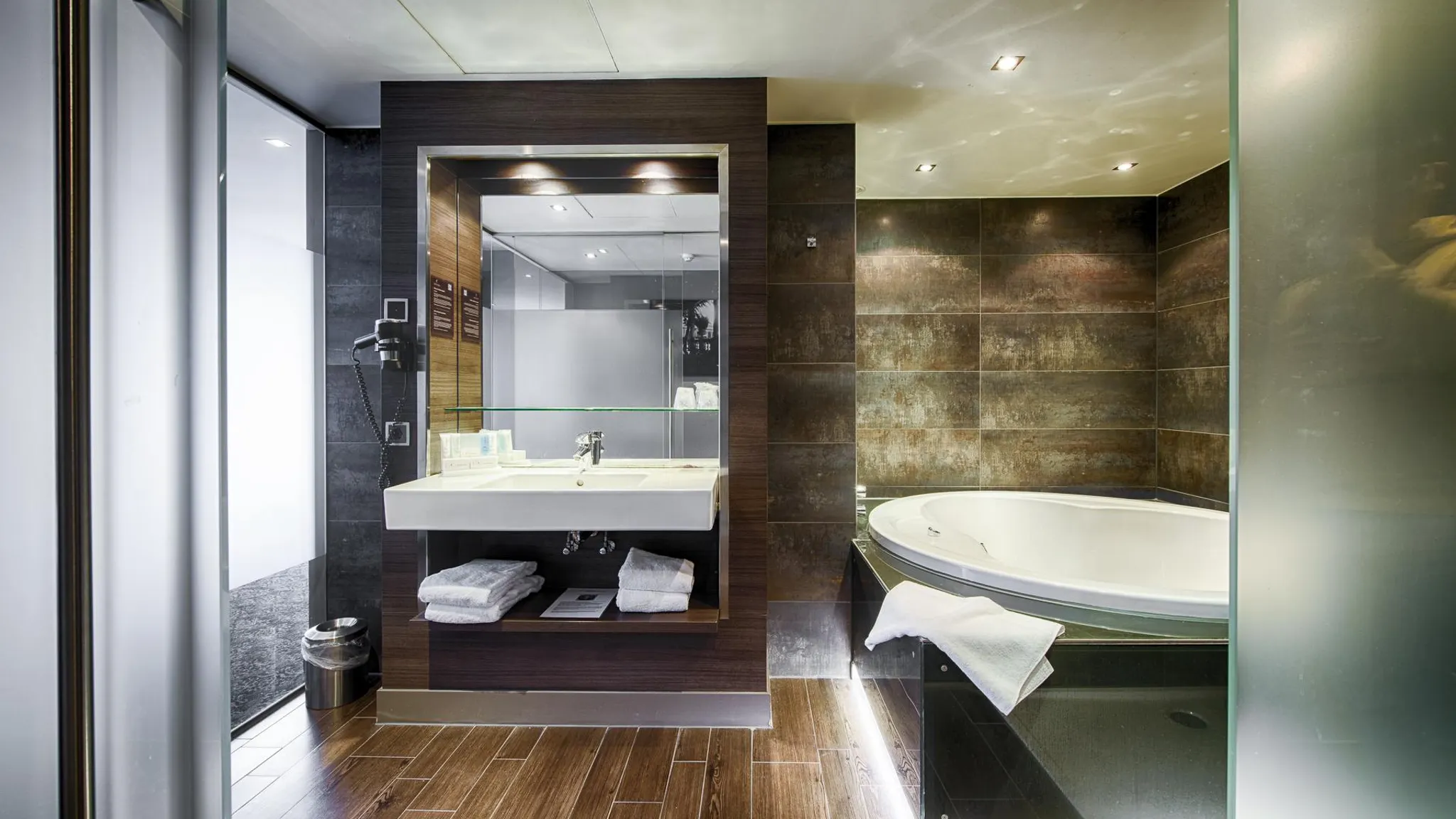 Superior jacuzzi kamer Hotel Gilze - Tilburg