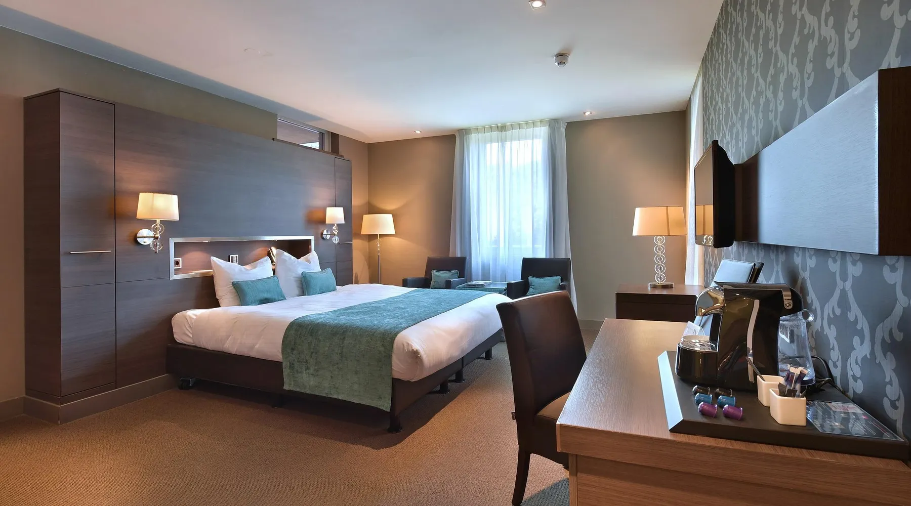 De Luxe Jacuzzi Room