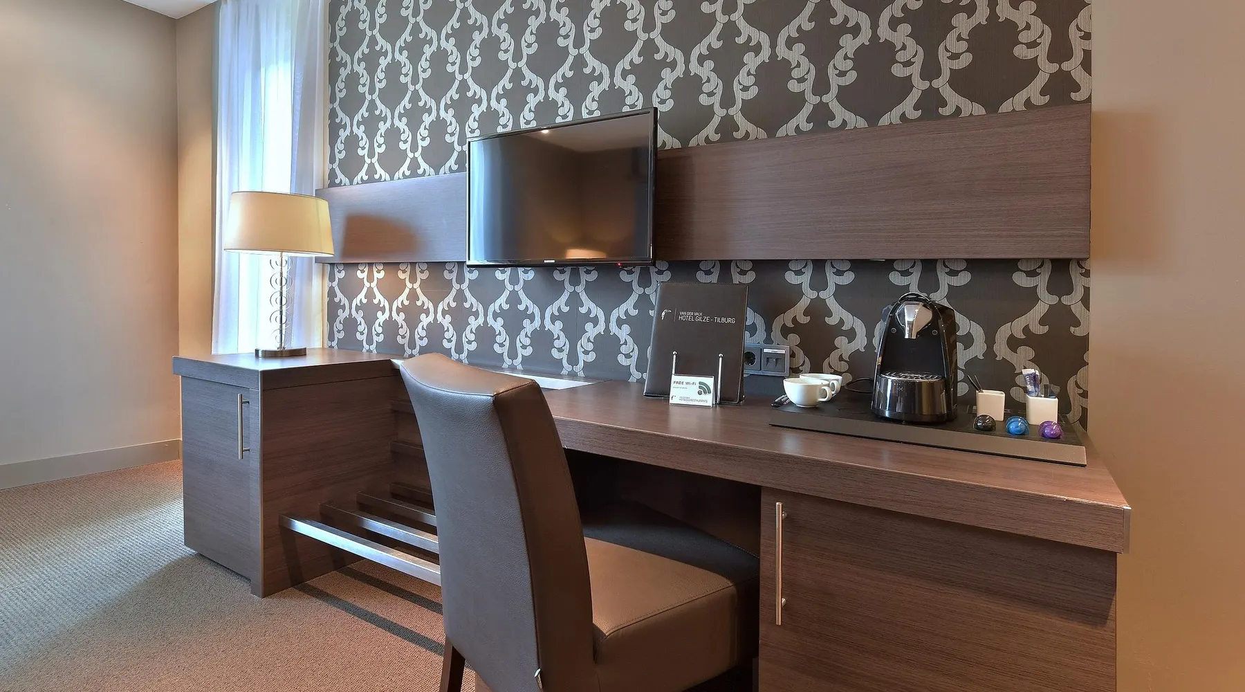 De Luxe Jacuzzi Room