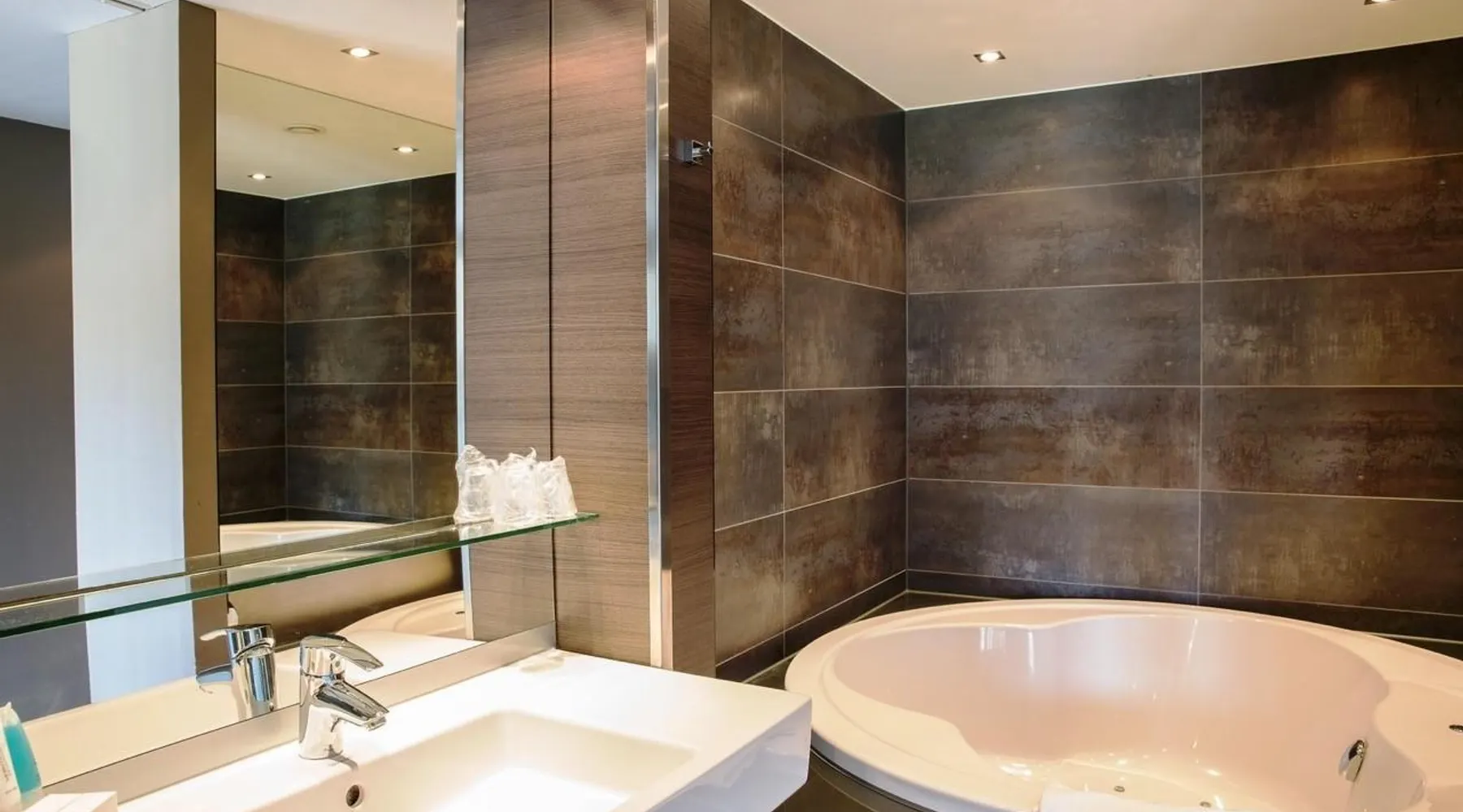 De Luxe Jacuzzi Room Hotel Gilze - Tilburg