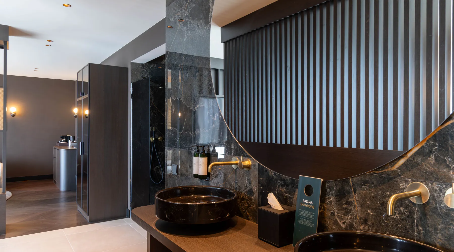 Marron Suite bathroom Van der Valk Nuland with double sinks and marble finish.