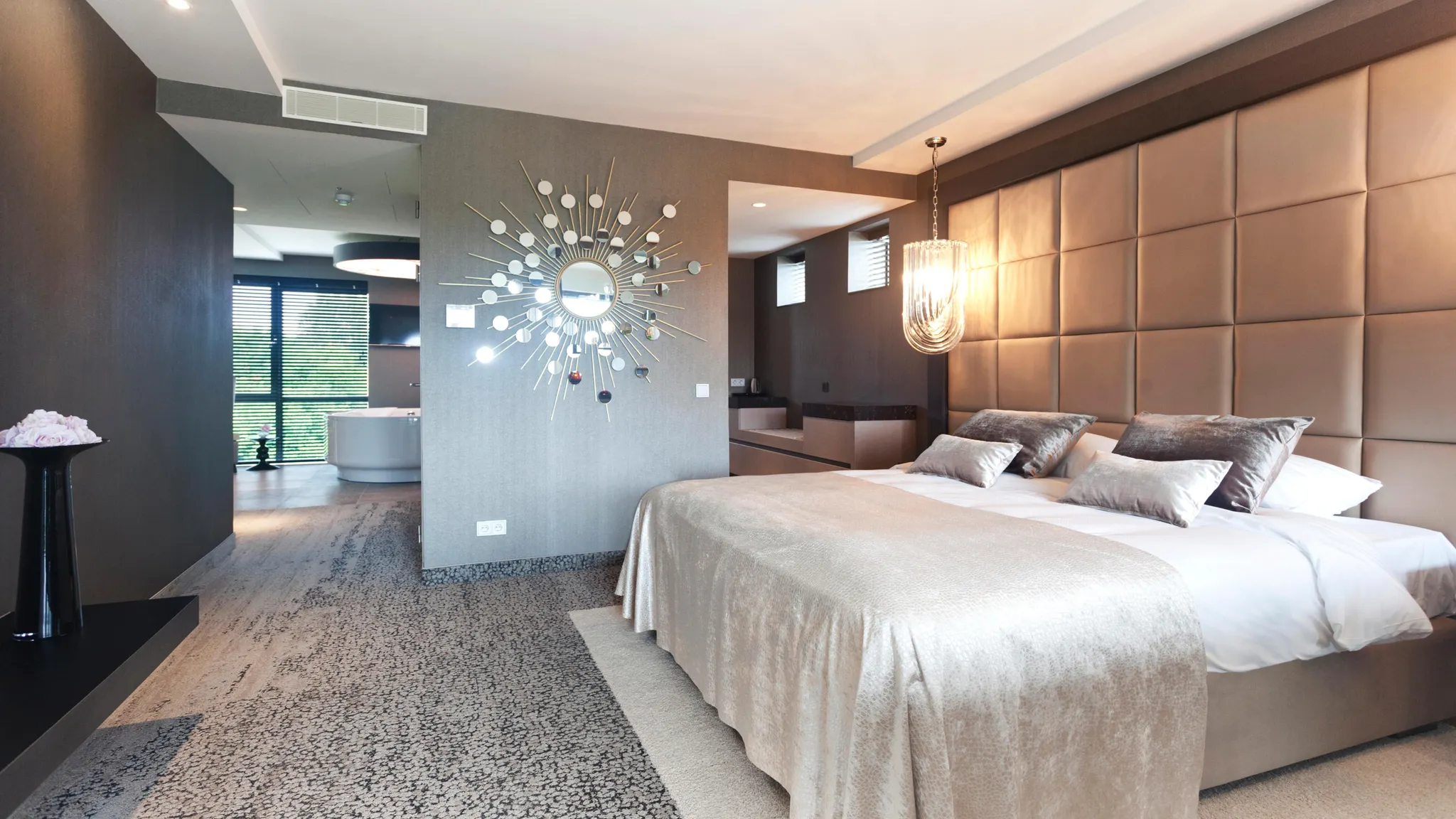 Champagne Suite