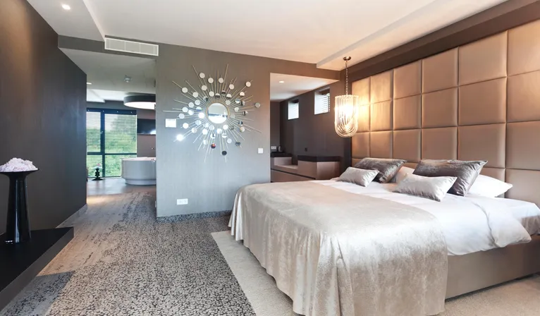 Champagne Suite