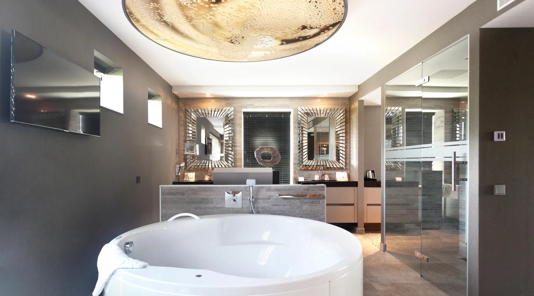 Champagne Suite