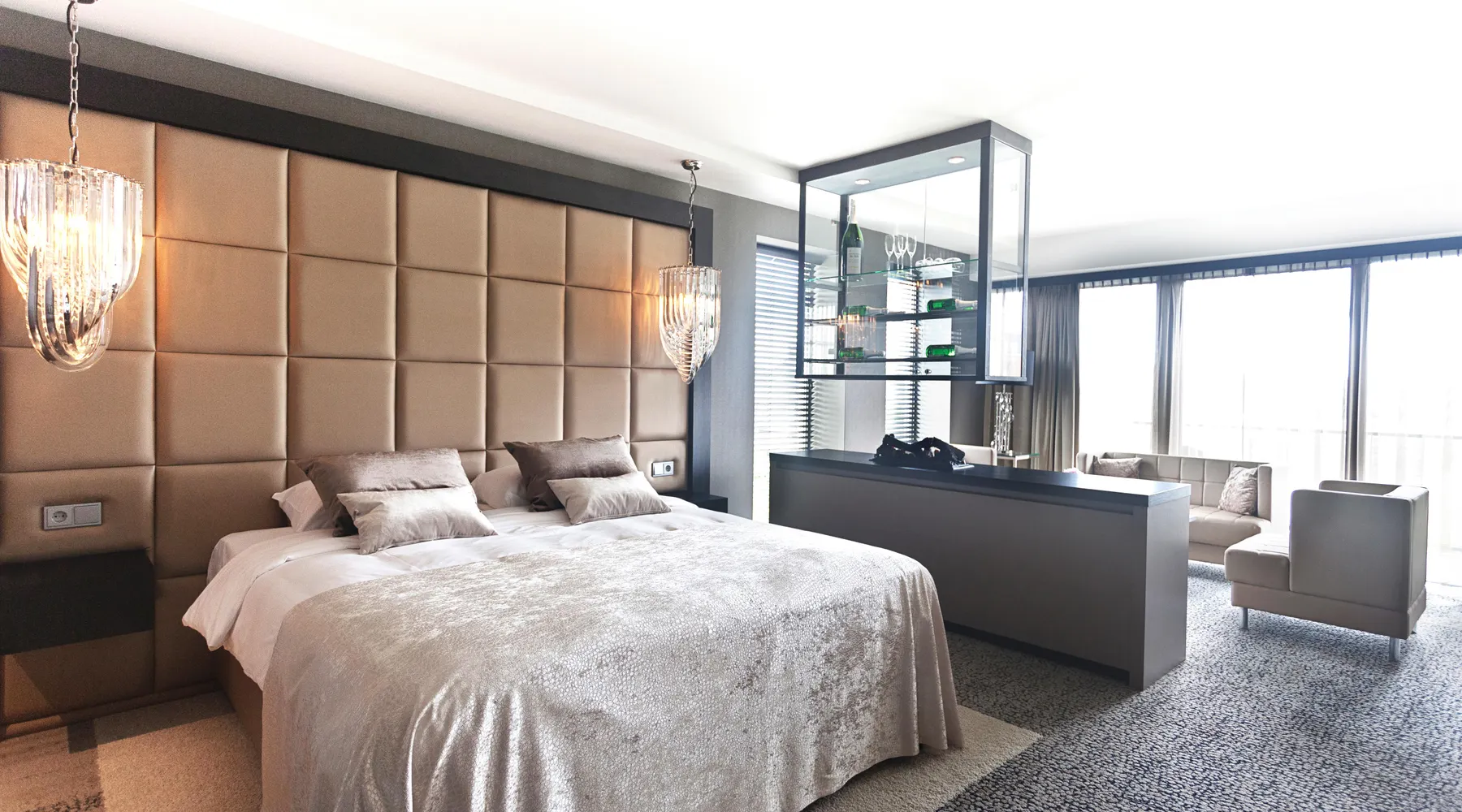 Champagne Suite
