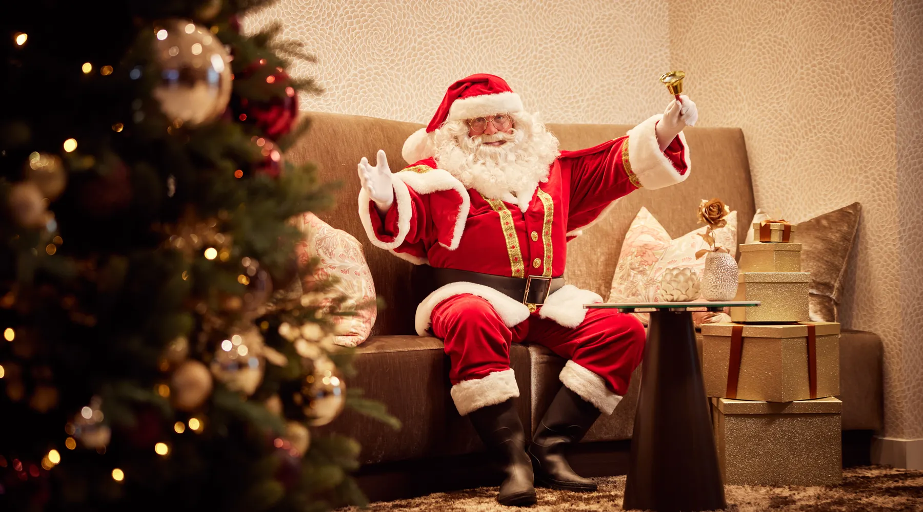 Father Christmas, van der valk, Christmas package