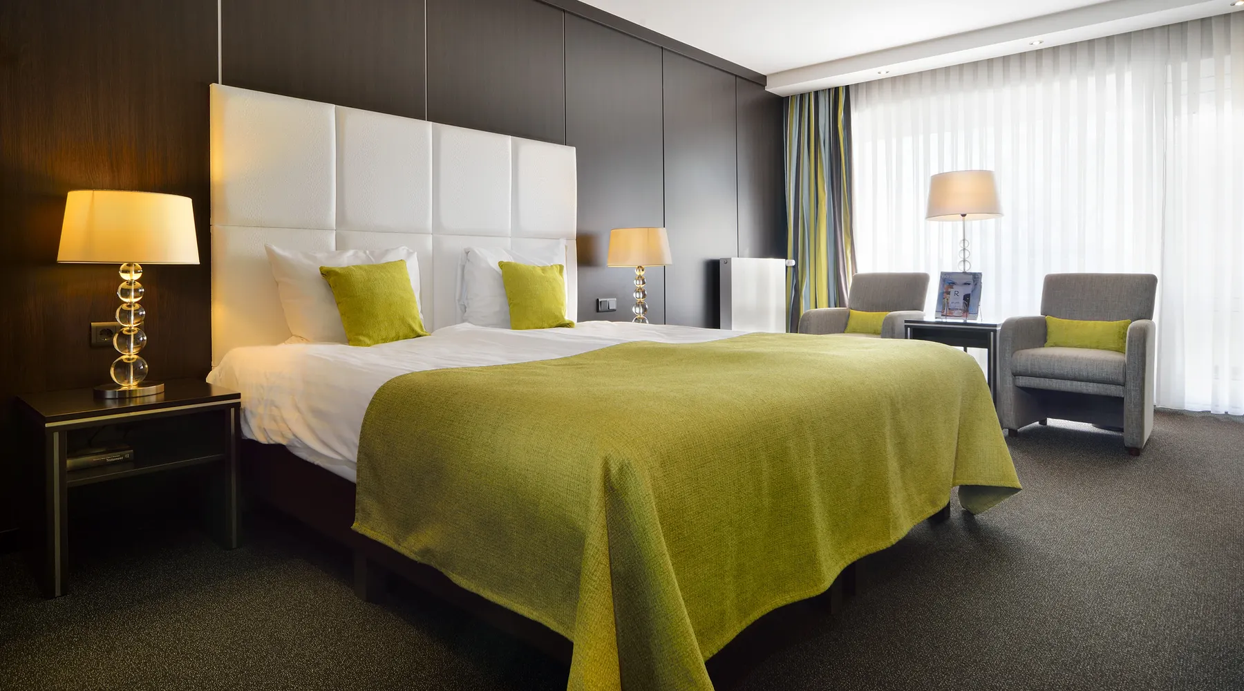 Comfort kamer bed met zitje en balkon