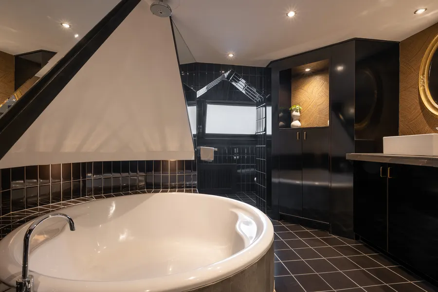 große runde Badewanne