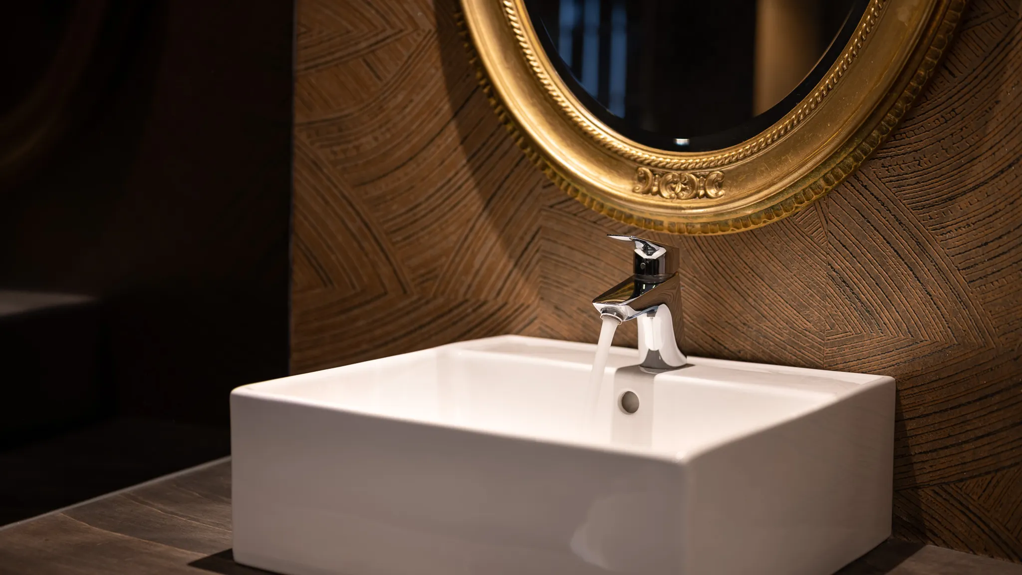 lavabo avec miroir doré