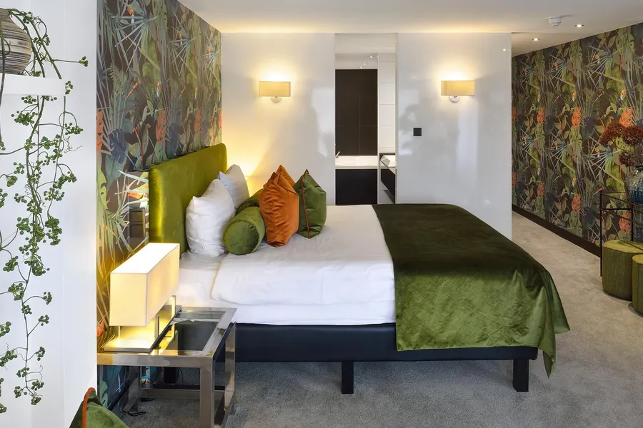 kingsize bed