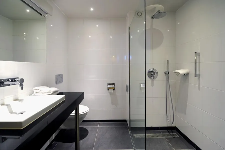 Superior kamer hotel van der valk stein urmond vakantie badkamer