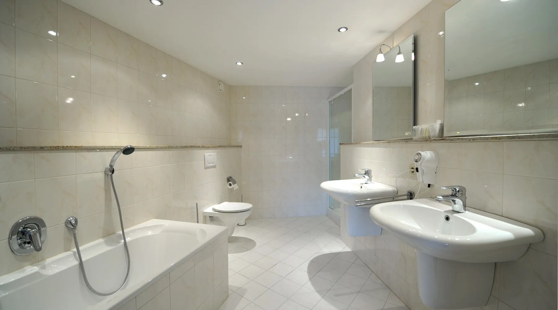 Comfort kamer hotel van der valk stein urmond vakantie badkamer suite familie
