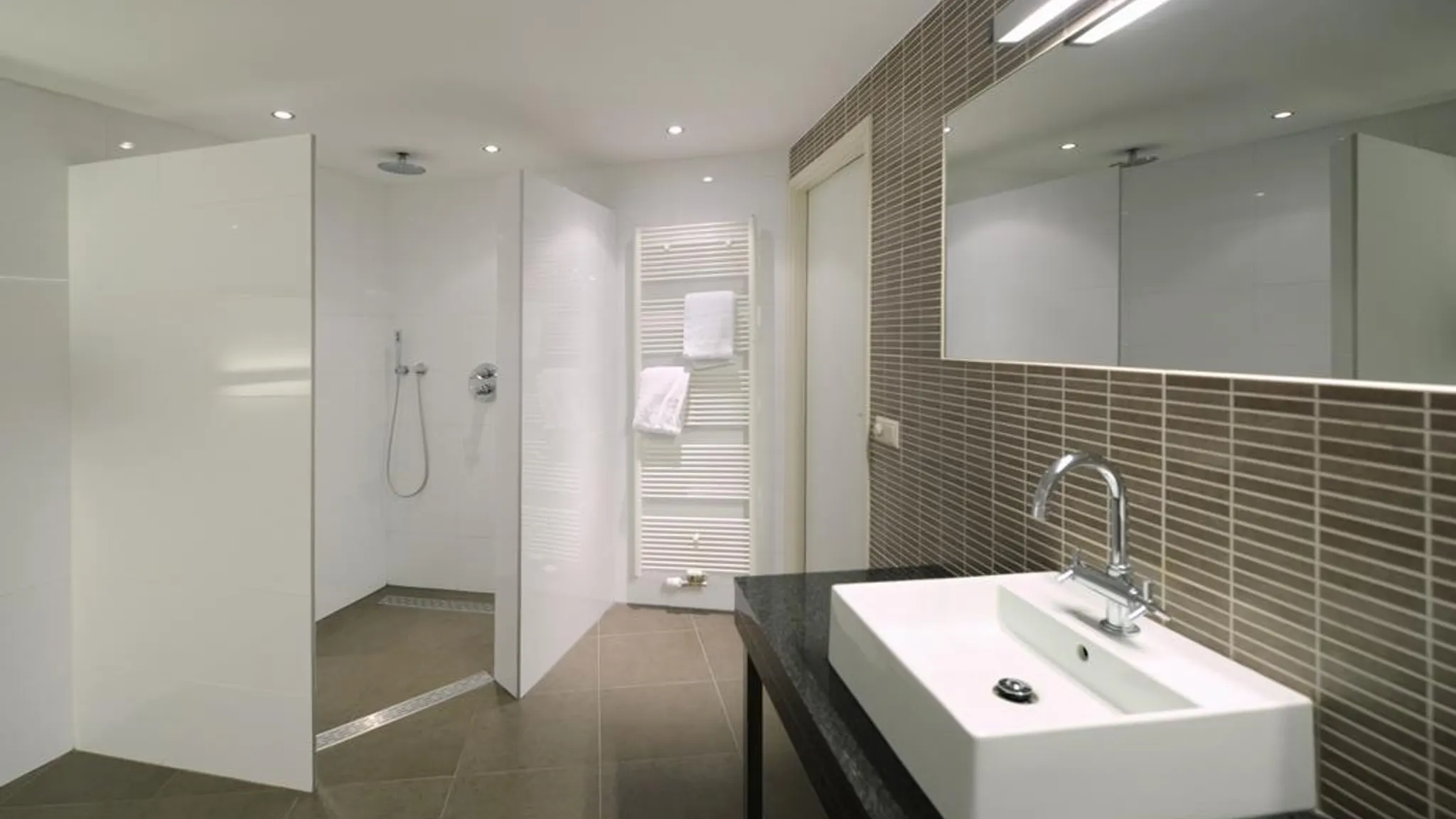 Comfort kamer hotel van der valk stein urmond vakantie badkamer suite familie