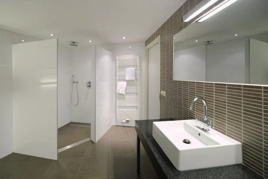 Comfort kamer hotel van der valk stein urmond vakantie badkamer suite familie