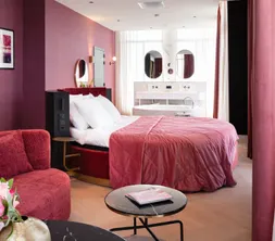 Penthouse Sauna Suite