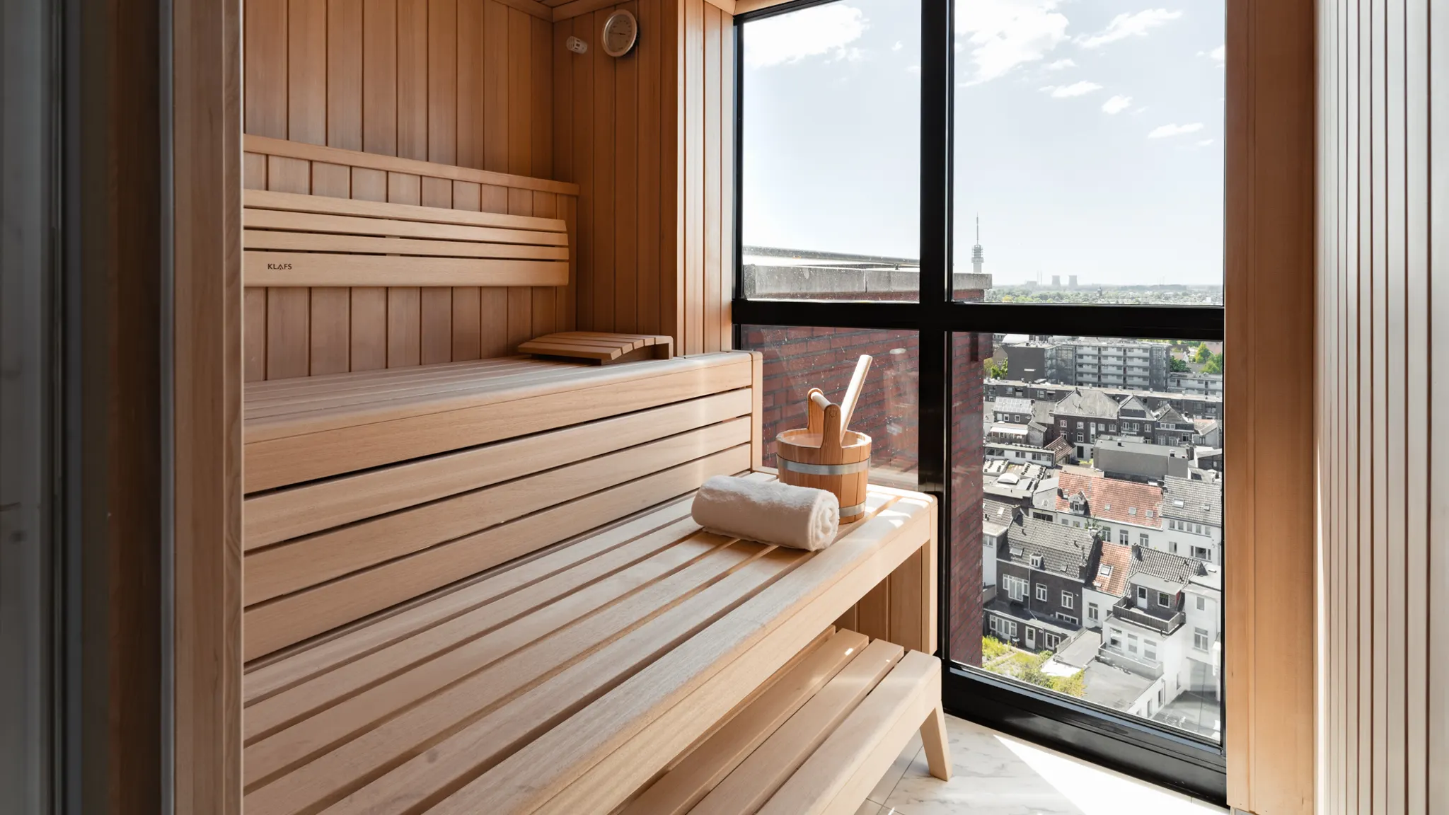 Penthouse Sauna Suite