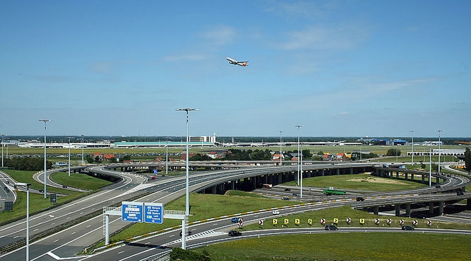 5 minutes from the airport