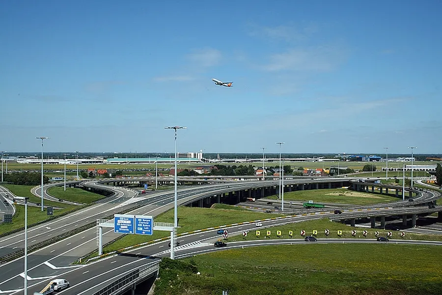 5 minutes from the airport