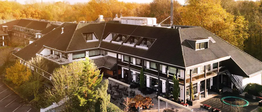 Hotel im Herbst