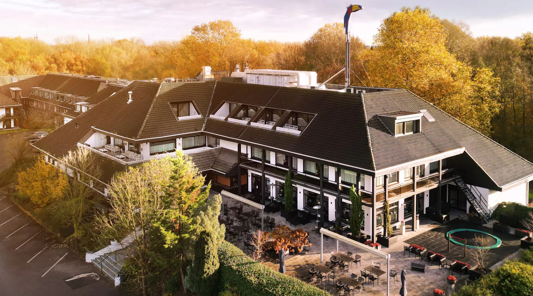 Hotel im Herbst