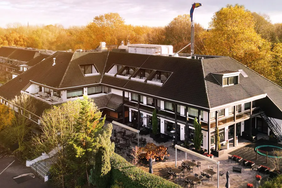 Hotel im Herbst