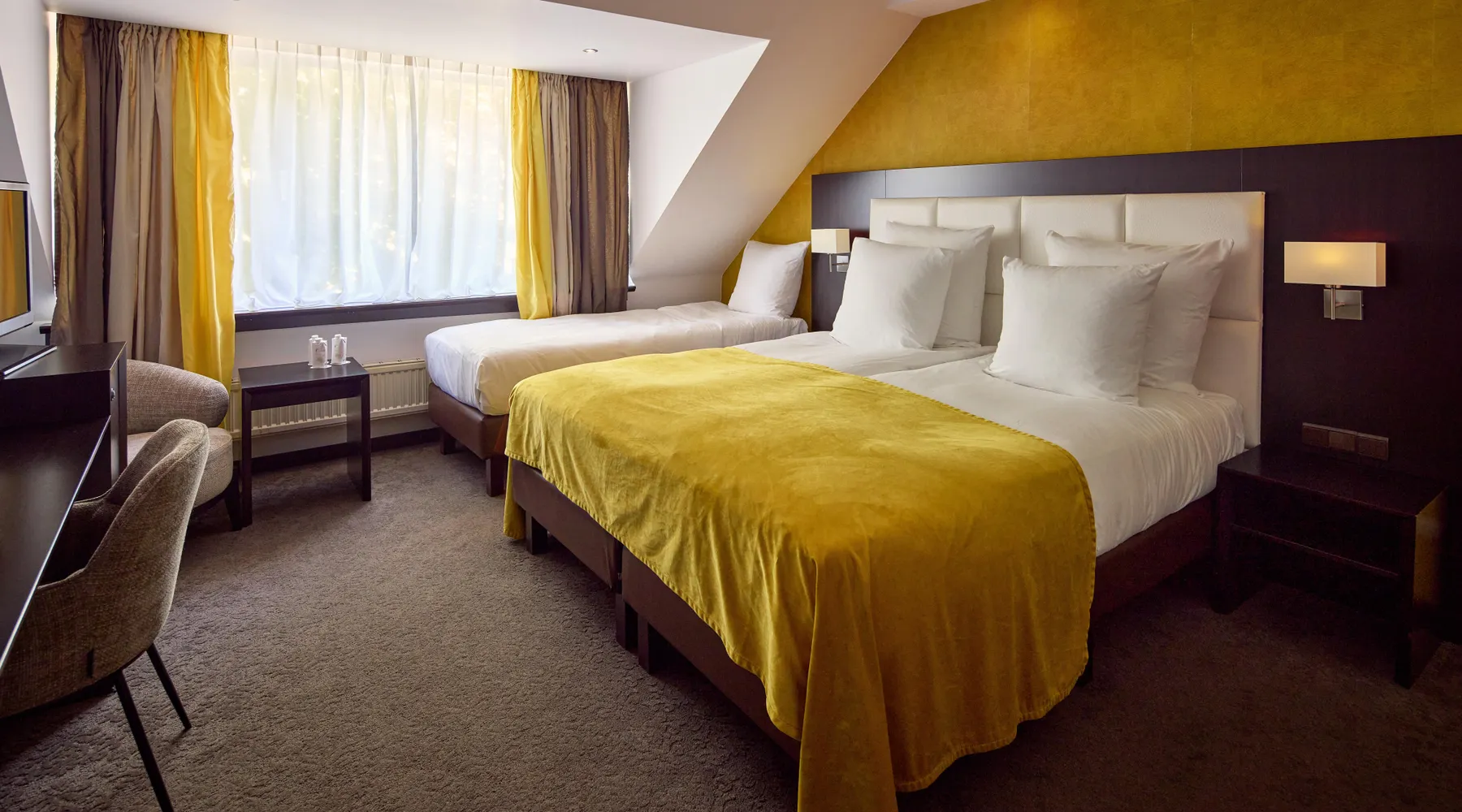 Dreibettzimmer Bett