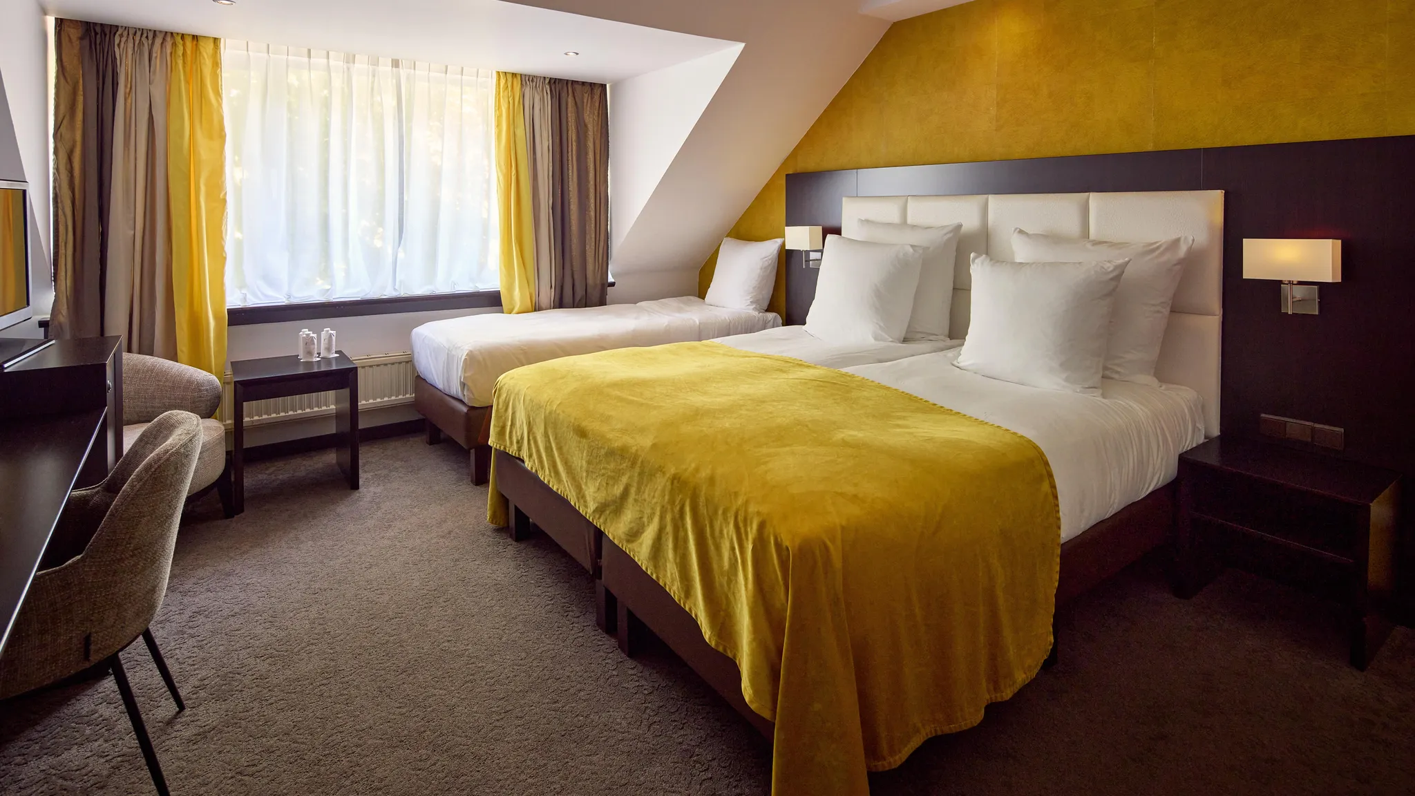 Dreibettzimmer Bett